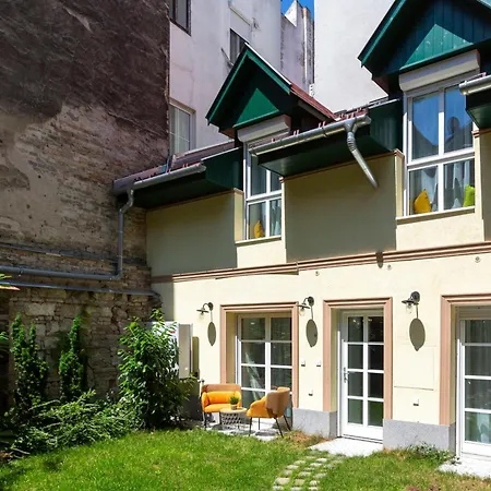 Bohemian Loft Escape Near Park - 4br W Bathtub Apartment